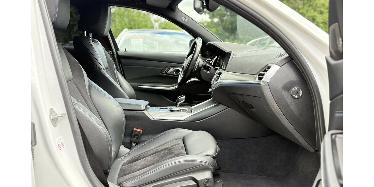 BMW 320D Touring xDrive M Sport KAMERA/NAVI/AHK/DAB 97.316 km 26.900 &euro; Villingen-Schwenningen 78054