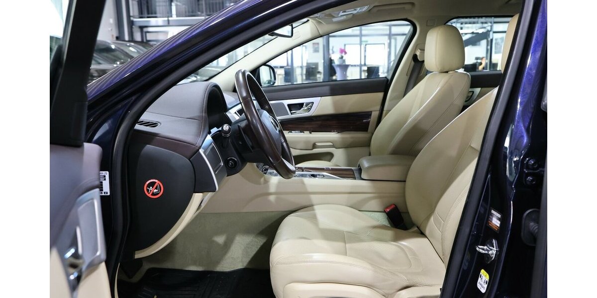 Jaguar XF SPORTBRAKE 3.0 V6 Diesel S / BLUE & BEIGE 198.000 km 5.902 &euro; Hamm 59077