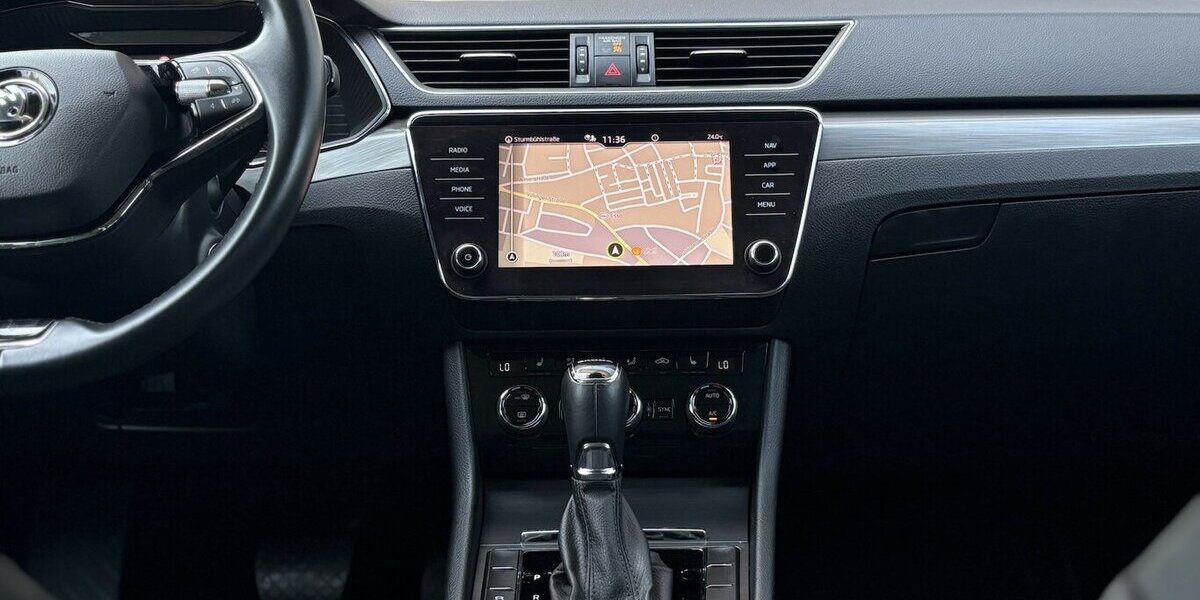 Skoda Superb 2.0 TDI Ambition KAMERA/NAVI/CARPLAY/DSG 52.484 km 25.800 &euro; Villingen-Schwenningen 78054