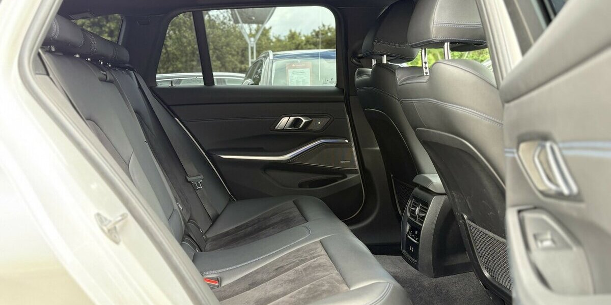 BMW 320D Touring xDrive M Sport KAMERA/NAVI/AHK/DAB 97.316 km 26.900 &euro; Villingen-Schwenningen 78054