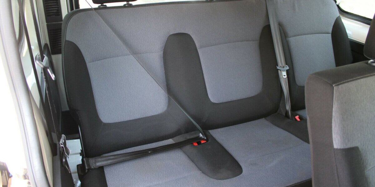 Opel Vivaro 1.6 D L1H1 8-Sitzer 189.128 km 9.980 &euro; Euskirchen 53881