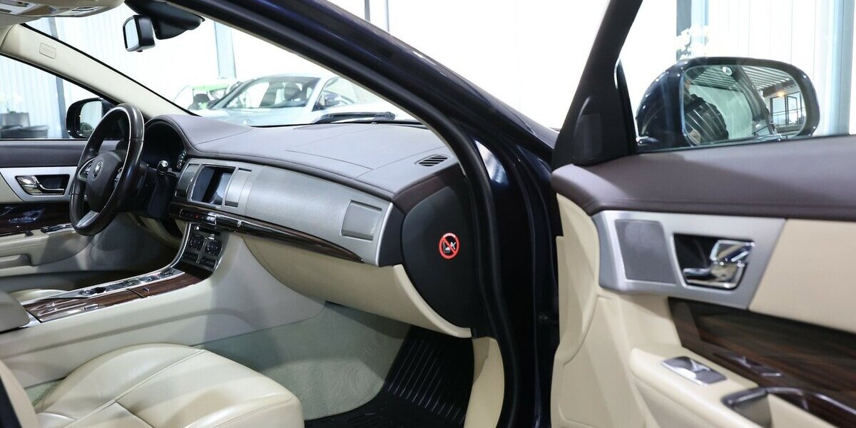 Jaguar XF SPORTBRAKE 3.0 V6 Diesel S / BLUE & BEIGE 198.000 km 5.902 &euro; Hamm 59077