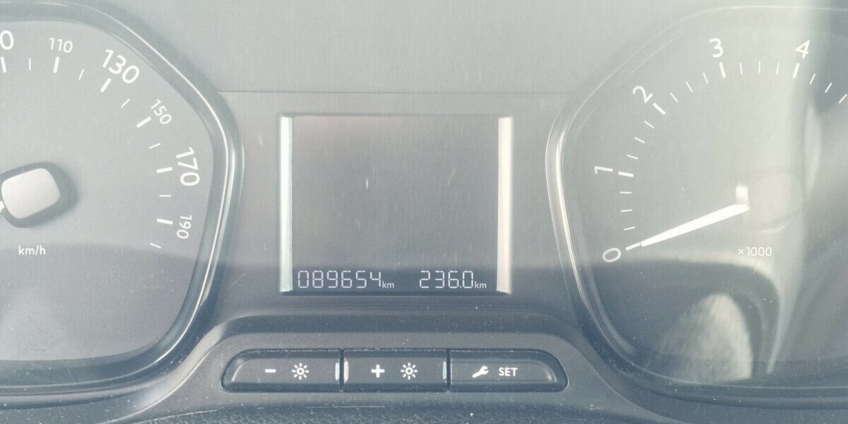 Opel Vivaro M 9 Sitzer Klima 90.000 km 26.998 &euro; Landau 76829