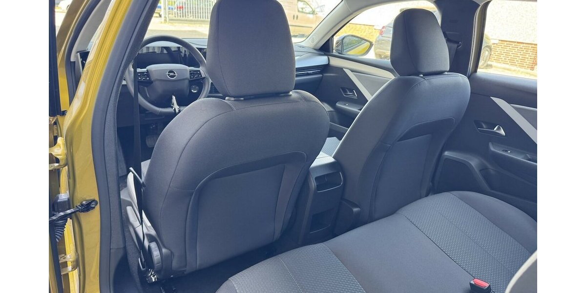 Opel Astra L INITIALE in AMBER Kult Gelb Metallic 3.000 km 19.999 &euro; Hamburg 22339
