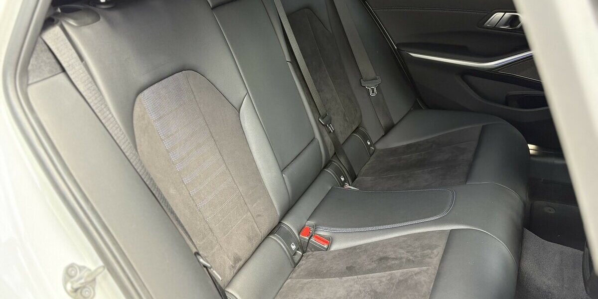 BMW 320D Touring xDrive M Sport KAMERA/NAVI/AHK/DAB 97.316 km 26.900 &euro; Villingen-Schwenningen 78054