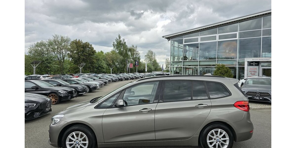BMW 218 Active Tourer d ADVANTAGE/7-SITZER/AHK/KLIMA 179.900 km 12.900 &euro; Villingen-Schwenningen 78054
