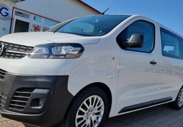 Opel Zafira Life Edition M Vivaro 9-Sitzer Automatik 84.300 km 26.500 &euro; Garrel 49681