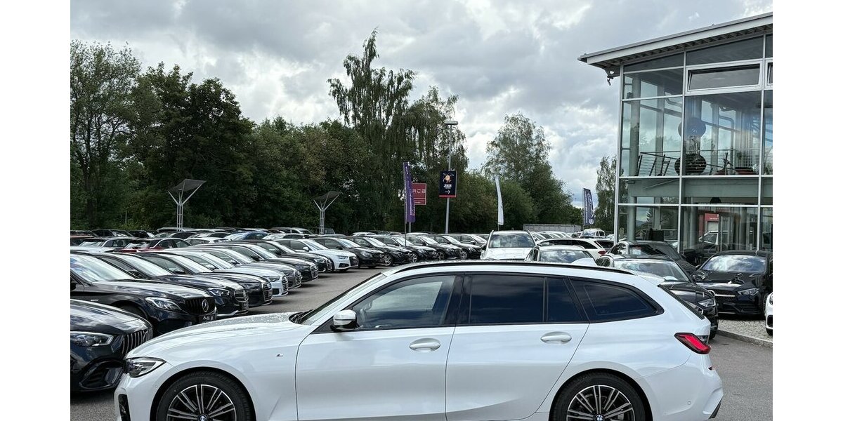 BMW 320D Touring xDrive M Sport KAMERA/NAVI/AHK/DAB 97.316 km 26.900 &euro; Villingen-Schwenningen 78054