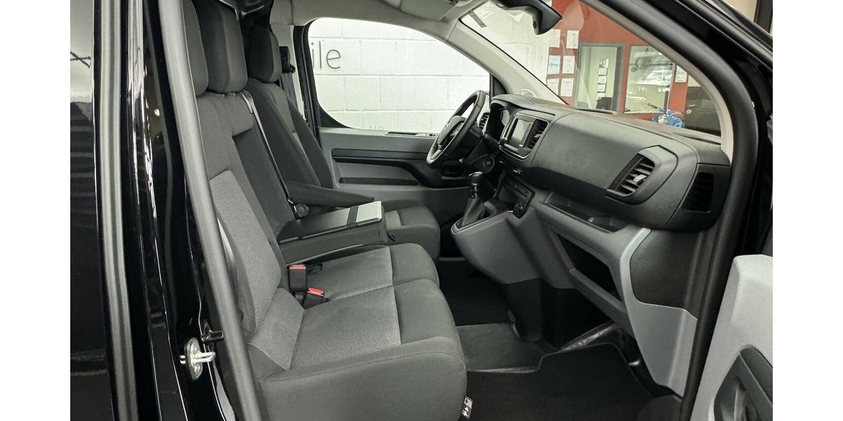 Opel Vivaro Cargo 1.5 D Edition M 1.Hand Sitzhzg 9.900 km 21.670 &euro; Lich 35423
