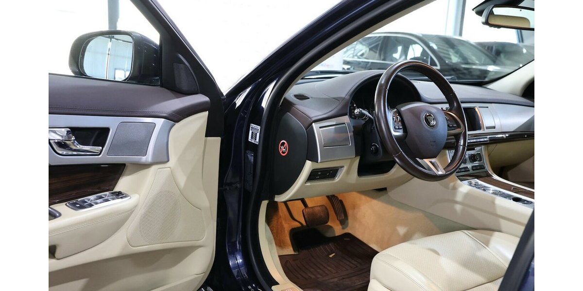 Jaguar XF SPORTBRAKE 3.0 V6 Diesel S / BLUE & BEIGE 198.000 km 5.902 &euro; Hamm 59077