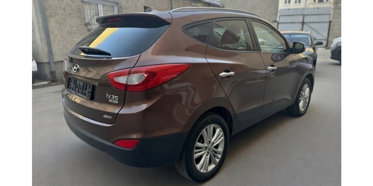 Hyundai ix35 FIFA World Cup Edition AHK AWD Autom. 4x4 135.769 km 9.900 &euro; Berlin 10247