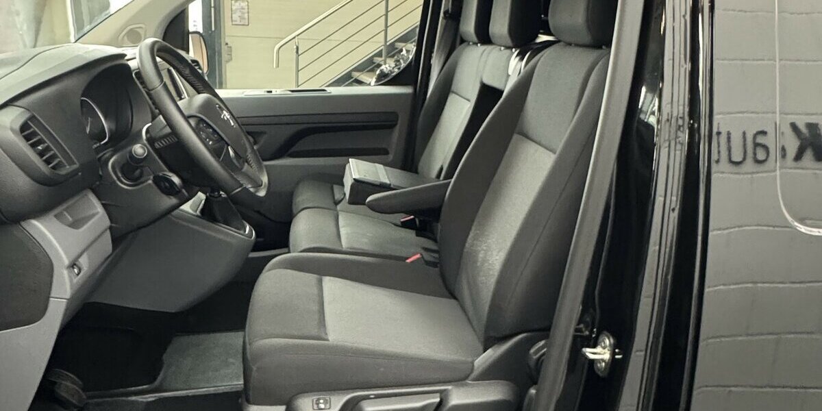 Opel Vivaro Cargo 1.5 D Edition M 1.Hand Sitzhzg 9.900 km 21.670 &euro; Lich 35423