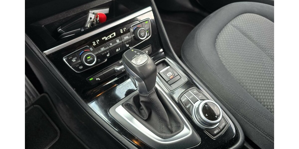 BMW 218 Active Tourer d ADVANTAGE/7-SITZER/AHK/KLIMA 179.900 km 12.900 &euro; Villingen-Schwenningen 78054