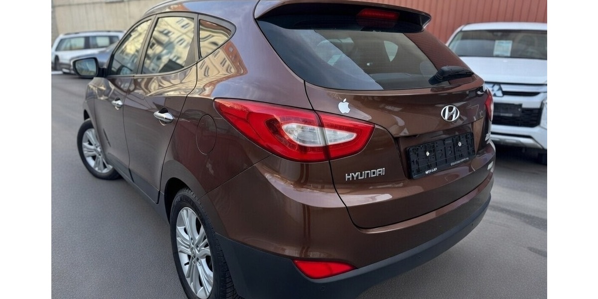 Hyundai ix35 FIFA World Cup Edition AHK AWD Autom. 4x4 135.769 km 9.900 &euro; Berlin 10247