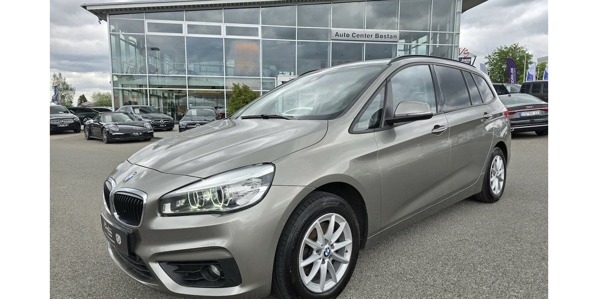 BMW 218 Active Tourer d ADVANTAGE/7-SITZER/AHK/KLIMA 179.900 km 12.900 &euro; Villingen-Schwenningen 78054