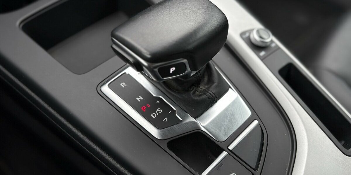 Audi A4 35 TDI S-Line CARPLAY/NAVI/V+C/DAB/SHZ/LED 179.447 km 17.900 &euro; Villingen-Schwenningen 78054
