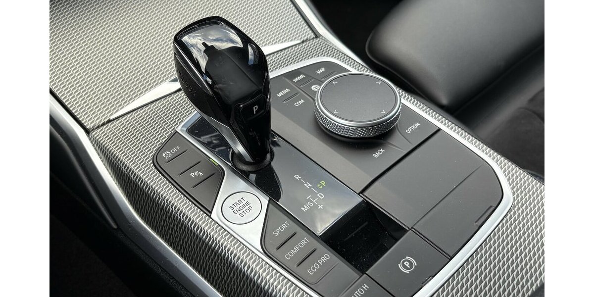 BMW 320D Touring xDrive M Sport KAMERA/NAVI/AHK/DAB 97.316 km 26.900 &euro; Villingen-Schwenningen 78054