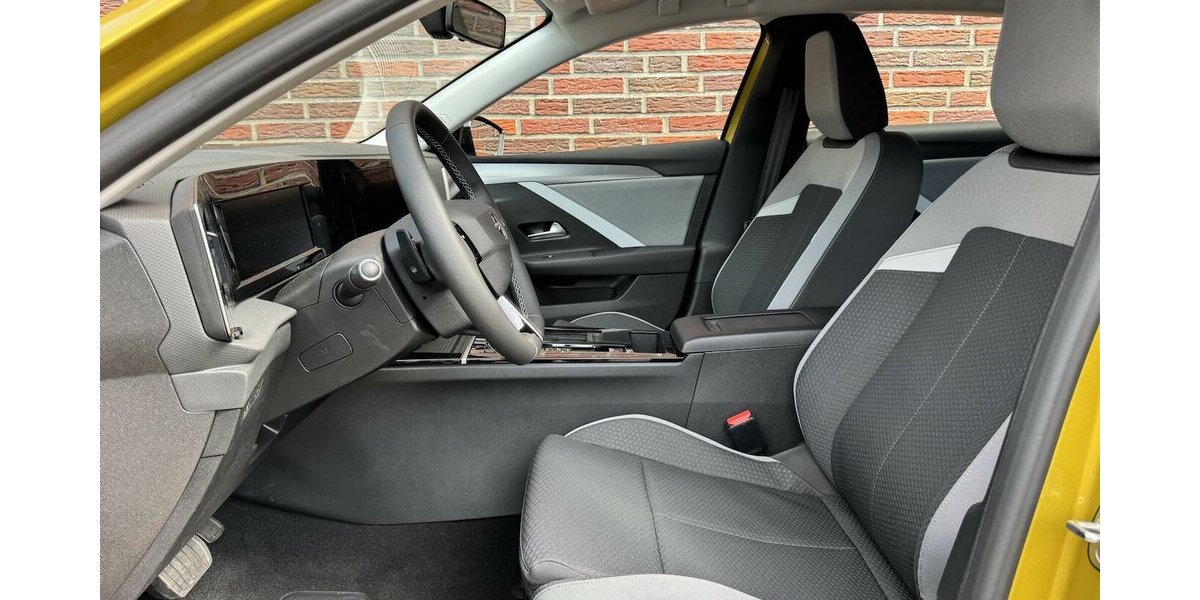 Opel Astra L INITIALE in AMBER Kult Gelb Metallic 3.000 km 19.999 &euro; Hamburg 22339