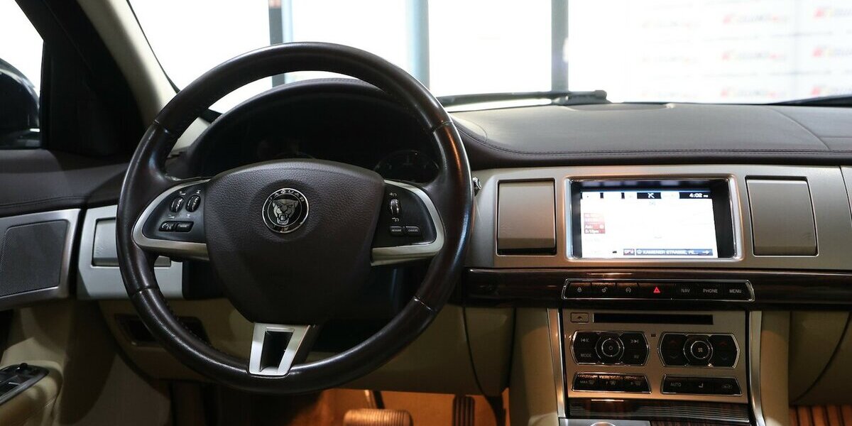 Jaguar XF SPORTBRAKE 3.0 V6 Diesel S / BLUE & BEIGE 198.000 km 5.902 &euro; Hamm 59077