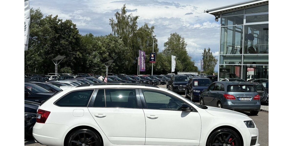 Skoda Octavia 2.0 TDI RS PANORAMA/NAVI/AHK/4xSHZ/DSG 126.738 km 14.900 &euro; Villingen-Schwenningen 78054