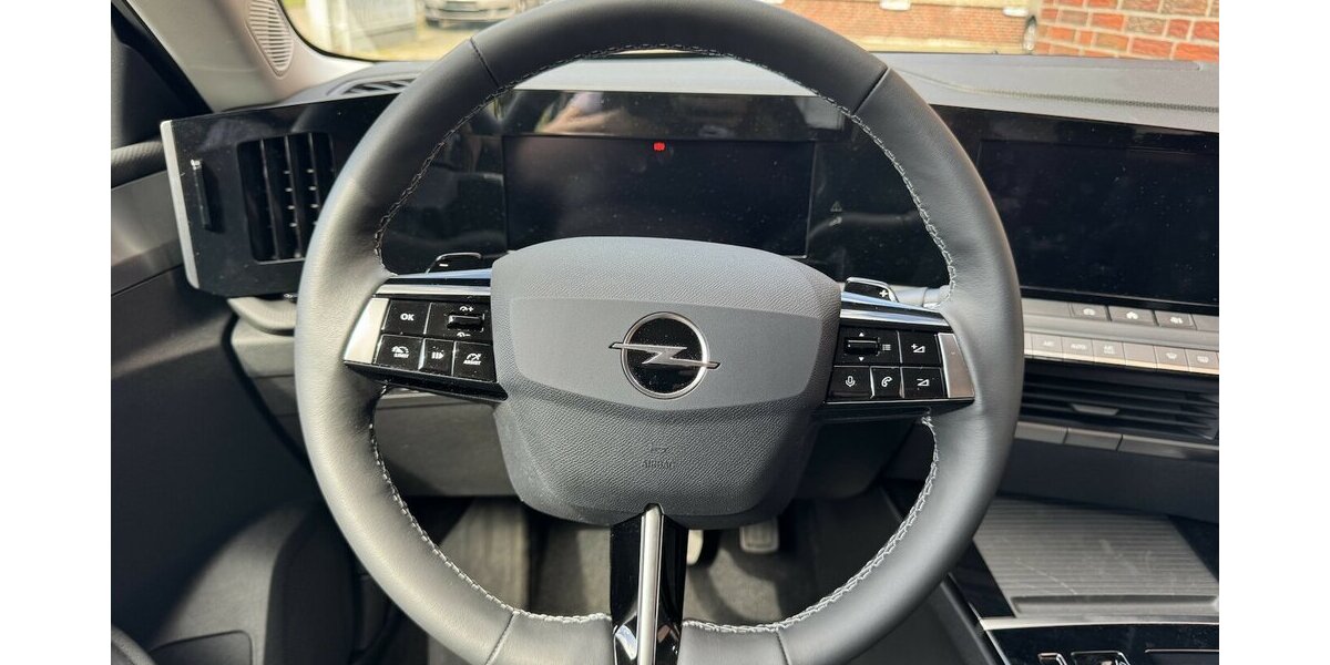 Opel Astra L INITIALE in AMBER Kult Gelb Metallic 3.000 km 19.999 &euro; Hamburg 22339