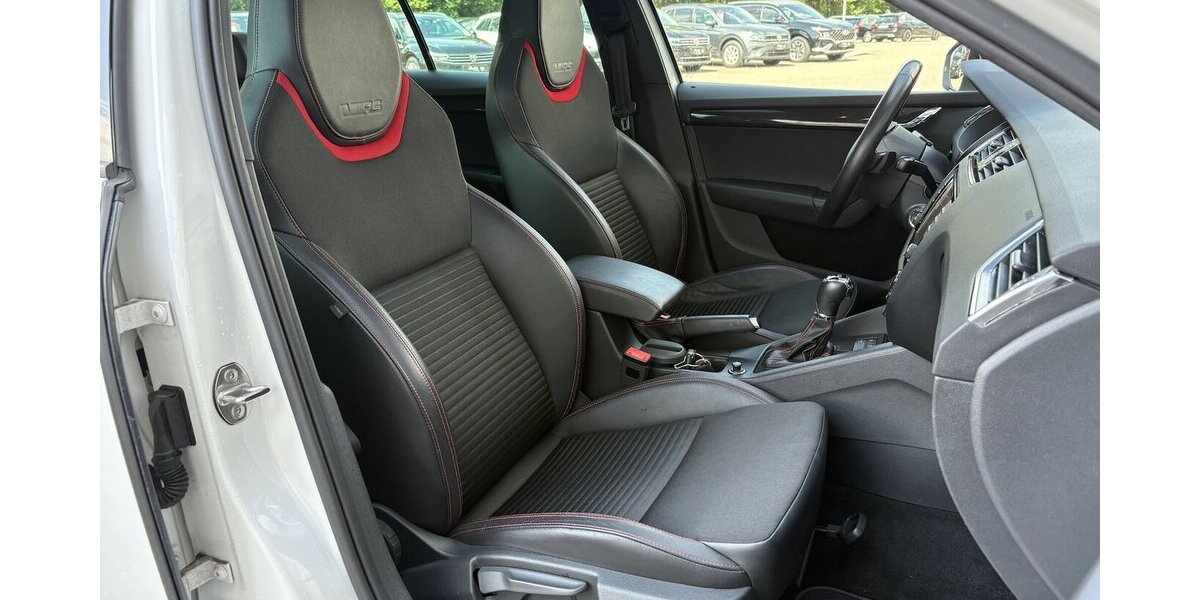 Skoda Octavia 2.0 TDI RS PANORAMA/NAVI/AHK/4xSHZ/DSG 126.738 km 14.900 &euro; Villingen-Schwenningen 78054