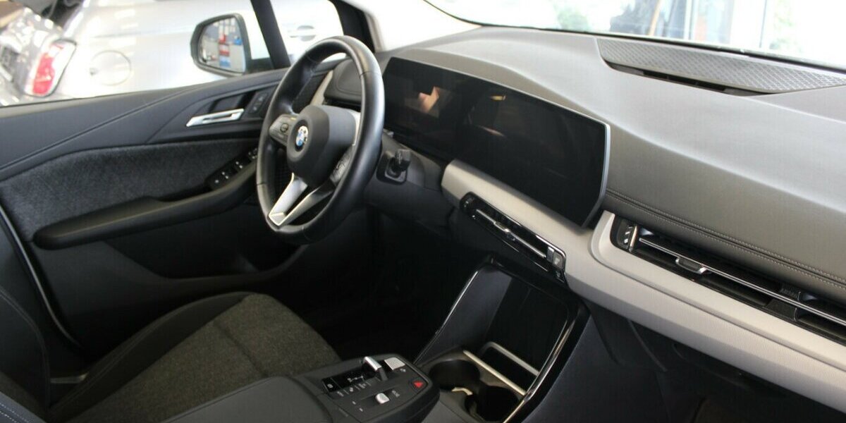BMW 218 Active Tourer Aut. 32.270 km 25.980 &euro; Euskirchen 53881