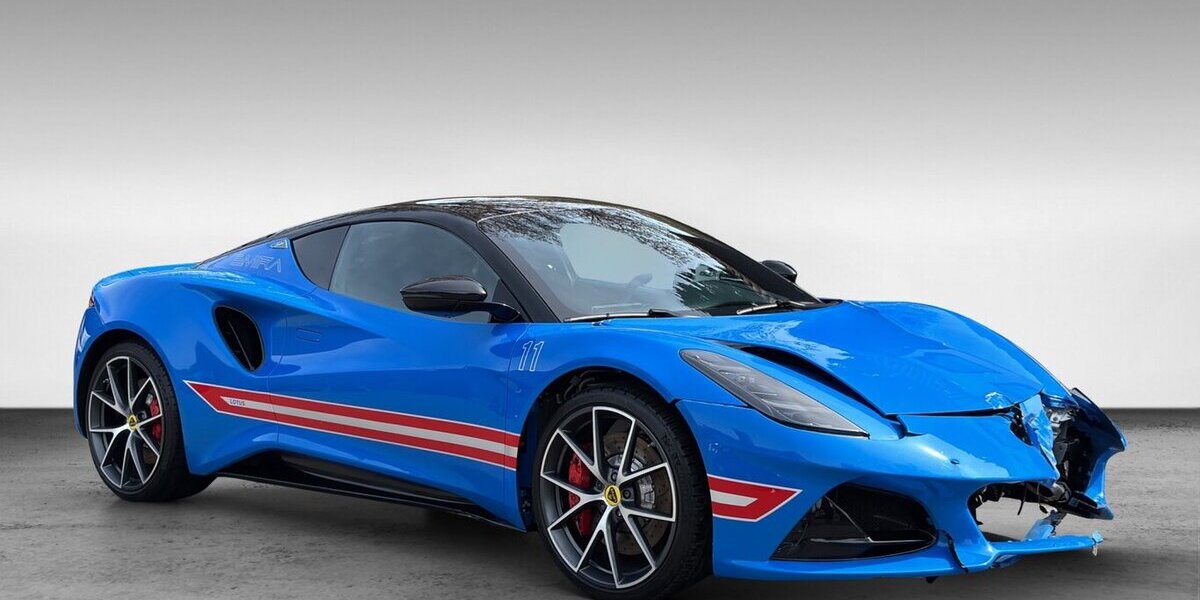 Lotus Emira Limited 1 of 12 Edition DSG Alcantara 7.000 km 59.400 &euro; Wuppertal 42327