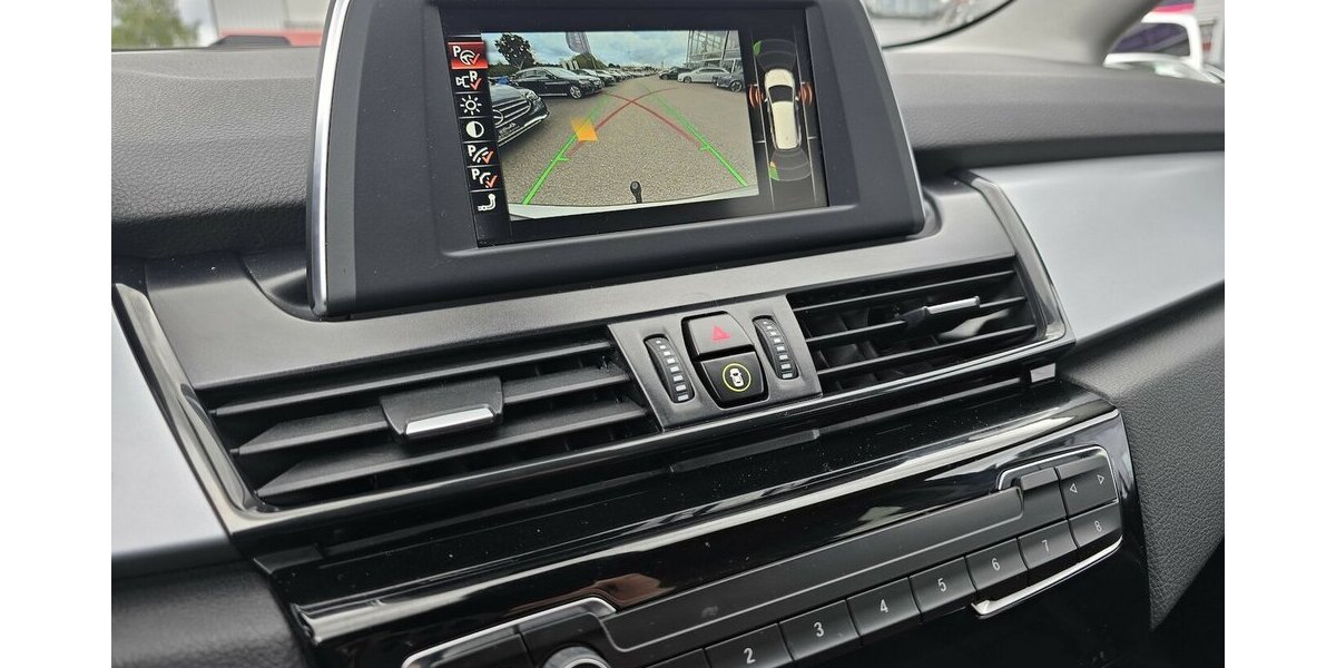 BMW 218 Active Tourer d ADVANTAGE/7-SITZER/AHK/KLIMA 179.900 km 12.900 &euro; Villingen-Schwenningen 78054