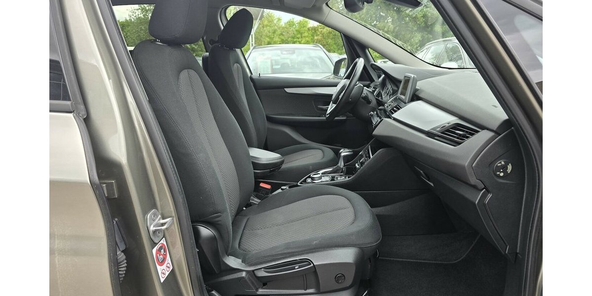 BMW 218 Active Tourer d ADVANTAGE/7-SITZER/AHK/KLIMA 179.900 km 12.900 &euro; Villingen-Schwenningen 78054