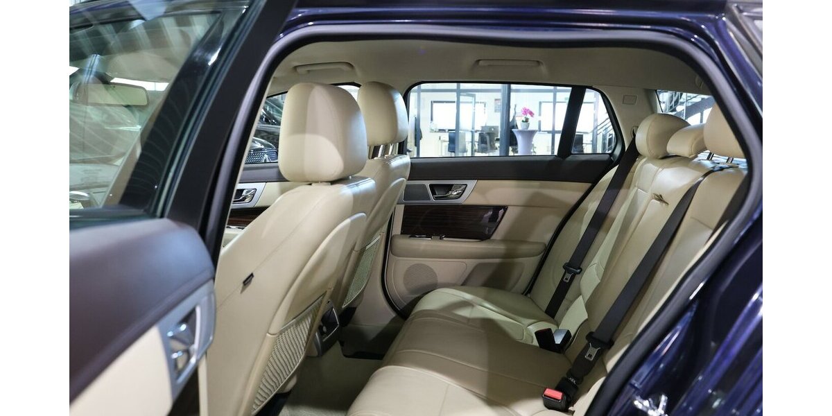 Jaguar XF SPORTBRAKE 3.0 V6 Diesel S / BLUE & BEIGE 198.000 km 5.902 &euro; Hamm 59077