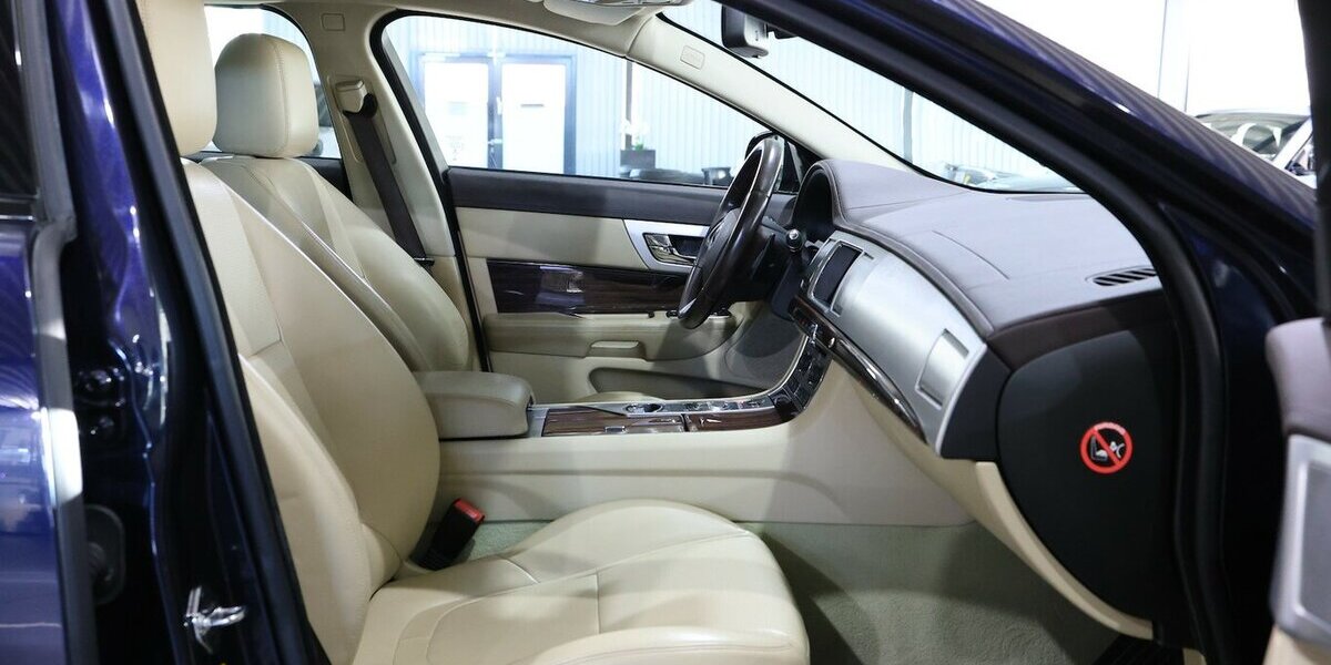 Jaguar XF SPORTBRAKE 3.0 V6 Diesel S / BLUE & BEIGE 198.000 km 5.902 &euro; Hamm 59077