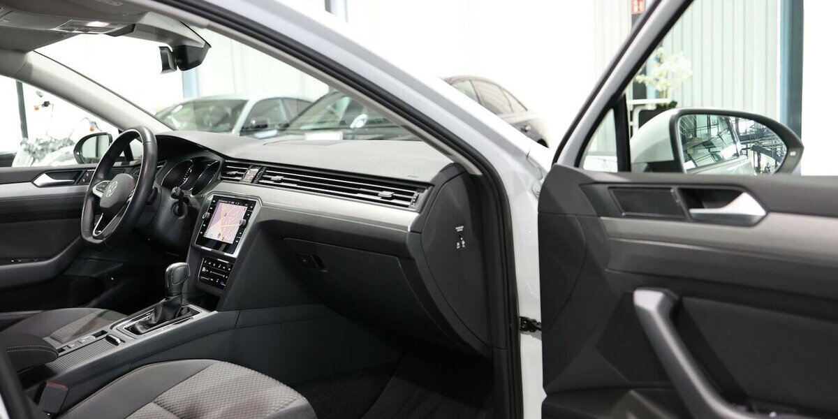 VW Passat Variant 2.0 TDI DSG BUSINESS LED,ACC+LANE 56.000 km 23.555 &euro; Hamm 59077