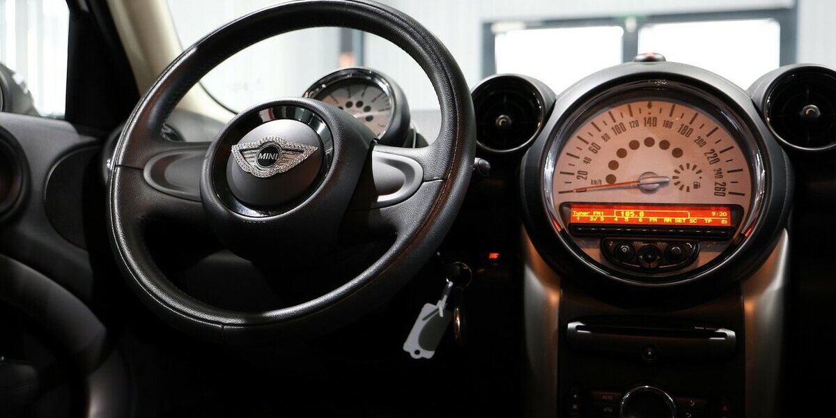 Mini Cooper D Countryman PEPPER II CARBON COLOUR 129.000 km 9.444 &euro; Hamm 59077