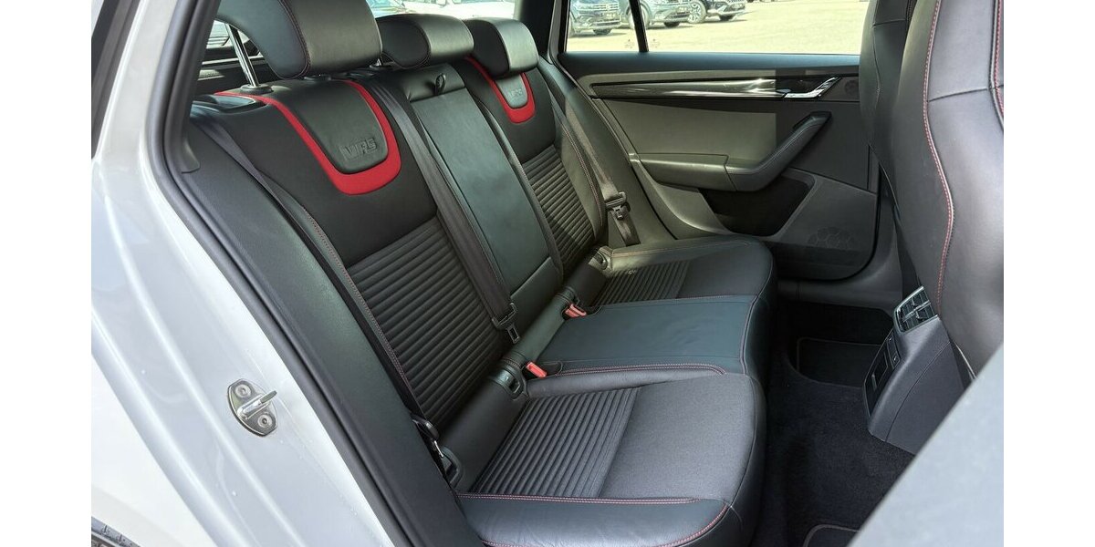 Skoda Octavia 2.0 TDI RS PANORAMA/NAVI/AHK/4xSHZ/DSG 126.738 km 14.900 &euro; Villingen-Schwenningen 78054