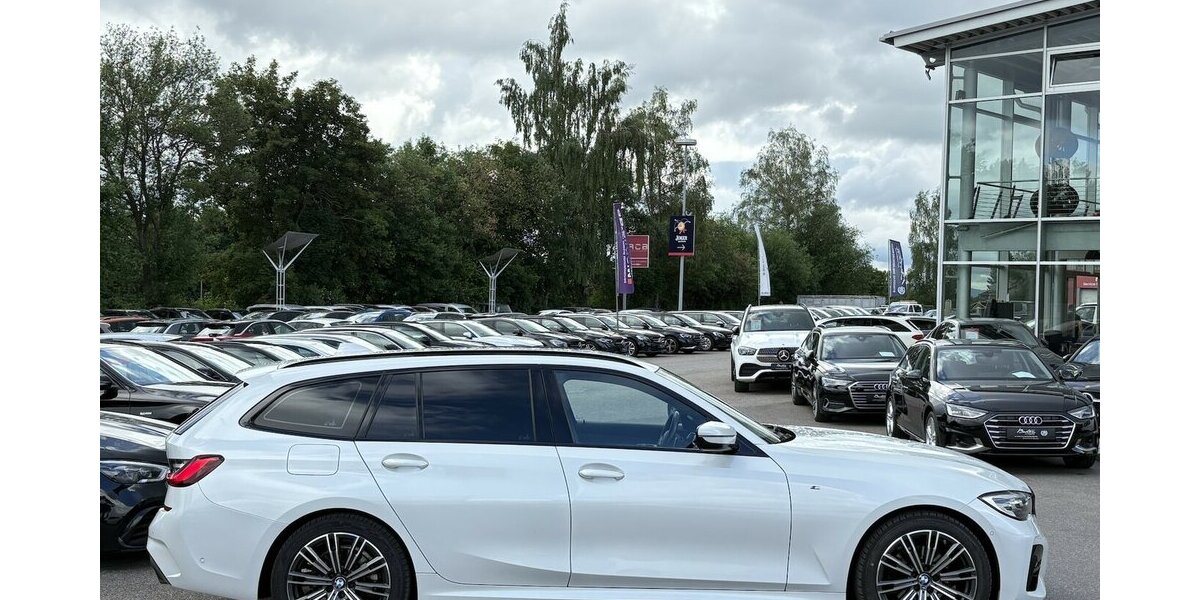 BMW 320D Touring xDrive M Sport KAMERA/NAVI/AHK/DAB 97.316 km 26.900 &euro; Villingen-Schwenningen 78054