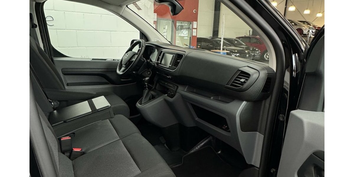 Opel Vivaro Cargo 1.5 D Edition M 1.Hand Sitzhzg 9.900 km 21.670 &euro; Lich 35423