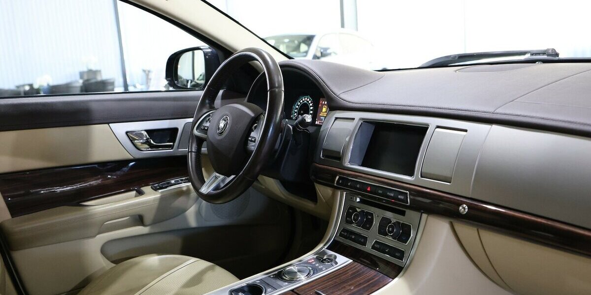 Jaguar XF SPORTBRAKE 3.0 V6 Diesel S / BLUE & BEIGE 198.000 km 5.902 &euro; Hamm 59077