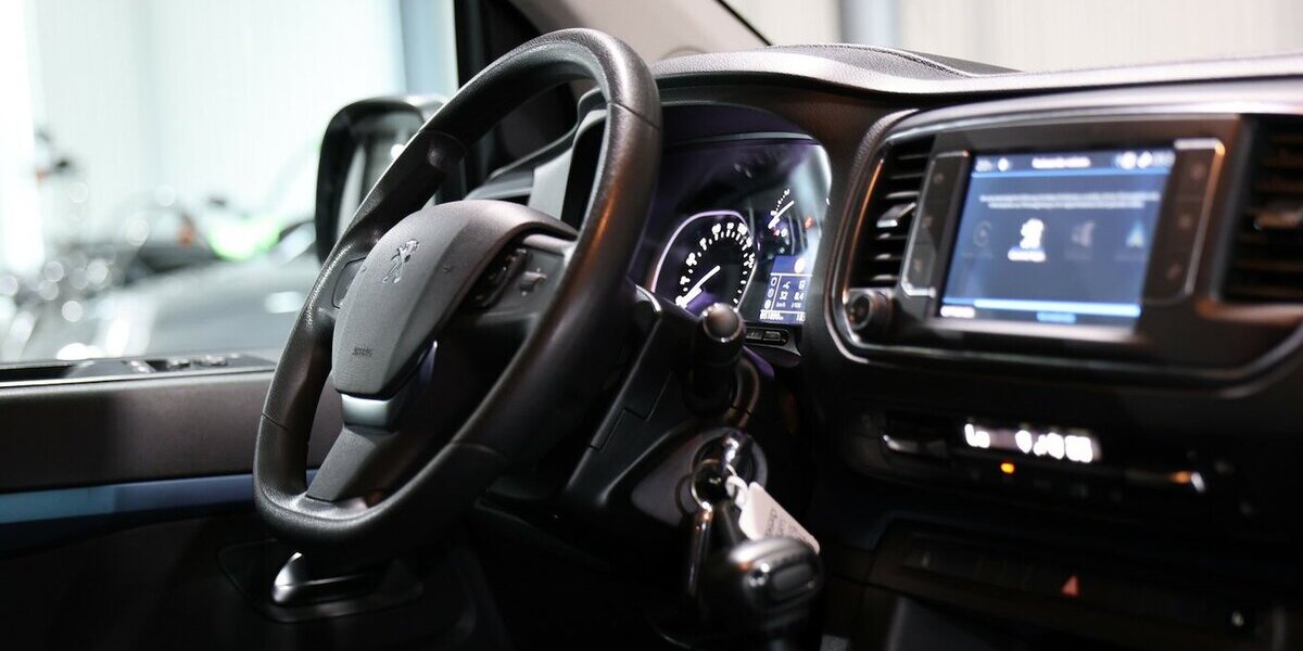 Peugeot Traveller 150 BLUE-HDI EXPERT ACTIVE L2 / 5-SITZ 50.000 km 26.777 &euro; Hamm 59077