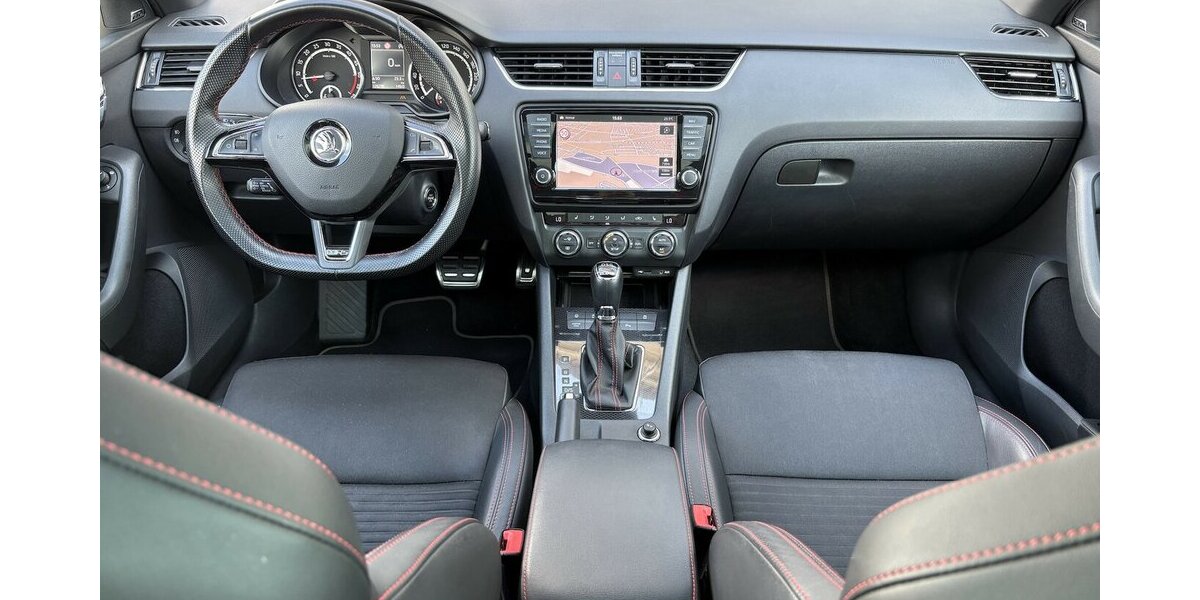 Skoda Octavia 2.0 TDI RS PANORAMA/NAVI/AHK/4xSHZ/DSG 126.738 km 14.900 &euro; Villingen-Schwenningen 78054