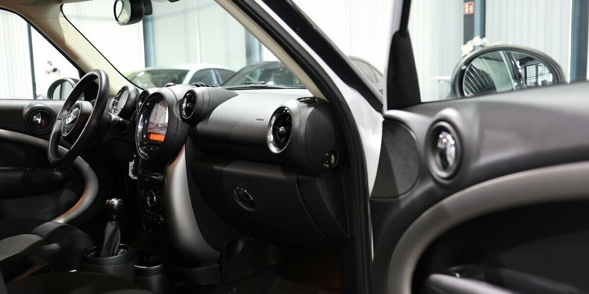 Mini Cooper D Countryman PEPPER II CARBON COLOUR 129.000 km 9.444 &euro; Hamm 59077