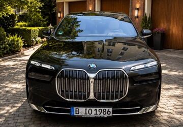 BMW 750 43.950 km 93.500 &euro; Berlin 14052