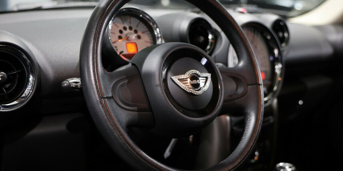 Mini Cooper D Countryman PEPPER II CARBON COLOUR 129.000 km 9.444 &euro; Hamm 59077
